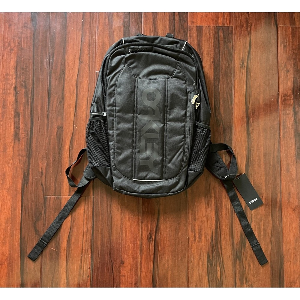 Oakley Enduro 3.0 20L Men's Backpack Blackout Black  BRAND NEW W/ TAGS - Picture 2 of 10